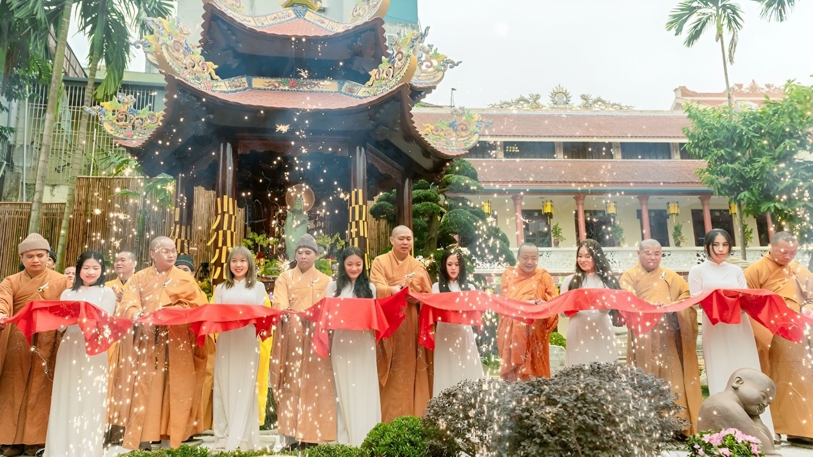 Lễ cắt băng khánh thành tại chùa Thanh Hà đánh dấu sự kiện ý nghĩa trong không gian Phật giáo trang nghiêm.