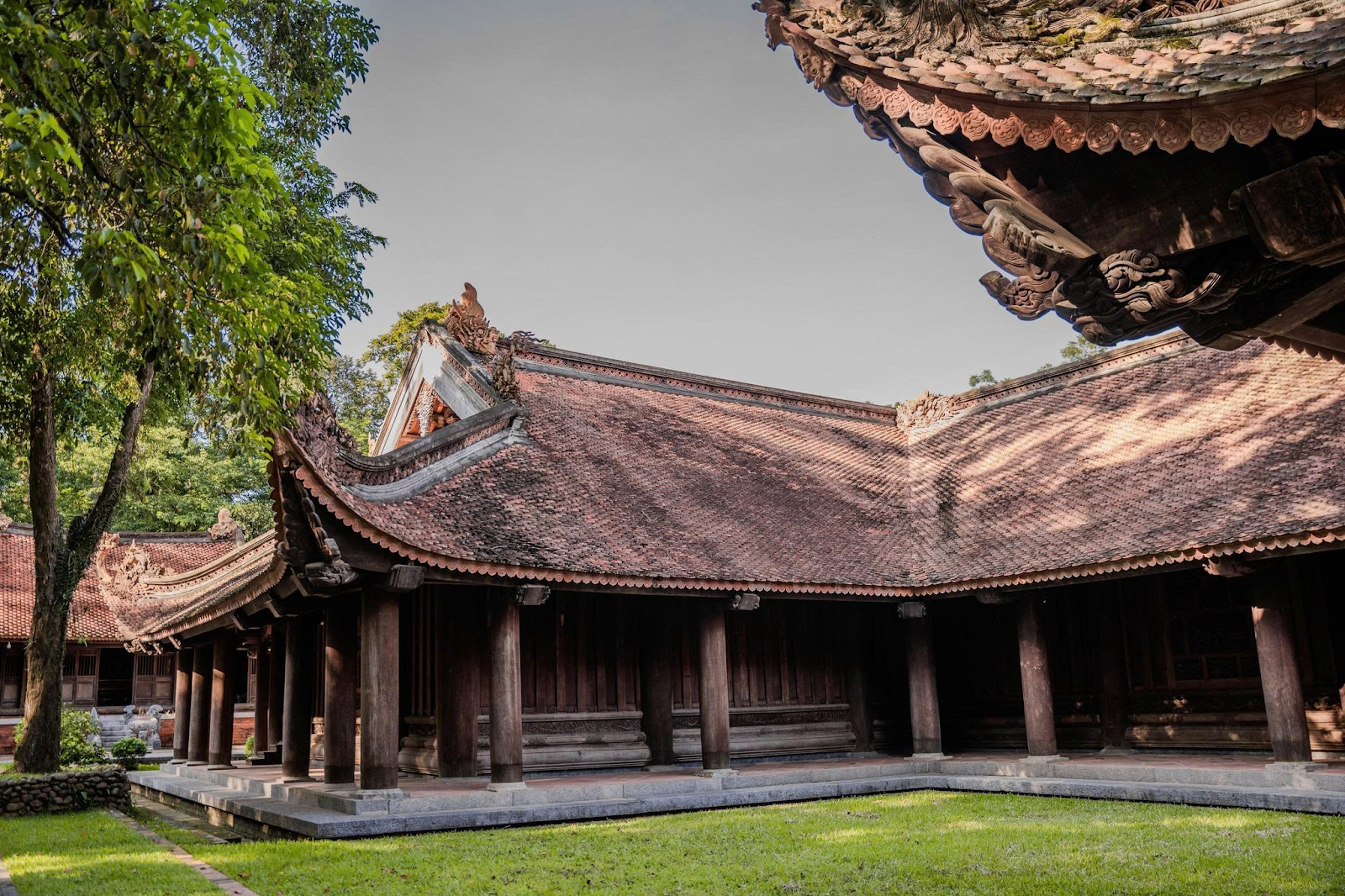 Không gian nhuốm màu cổ kính và trang nghiêm tại di tích Lam Kinh. Không gian nhuốm màu cổ kính và trang nghiêm tại di tích Lam Kinh.