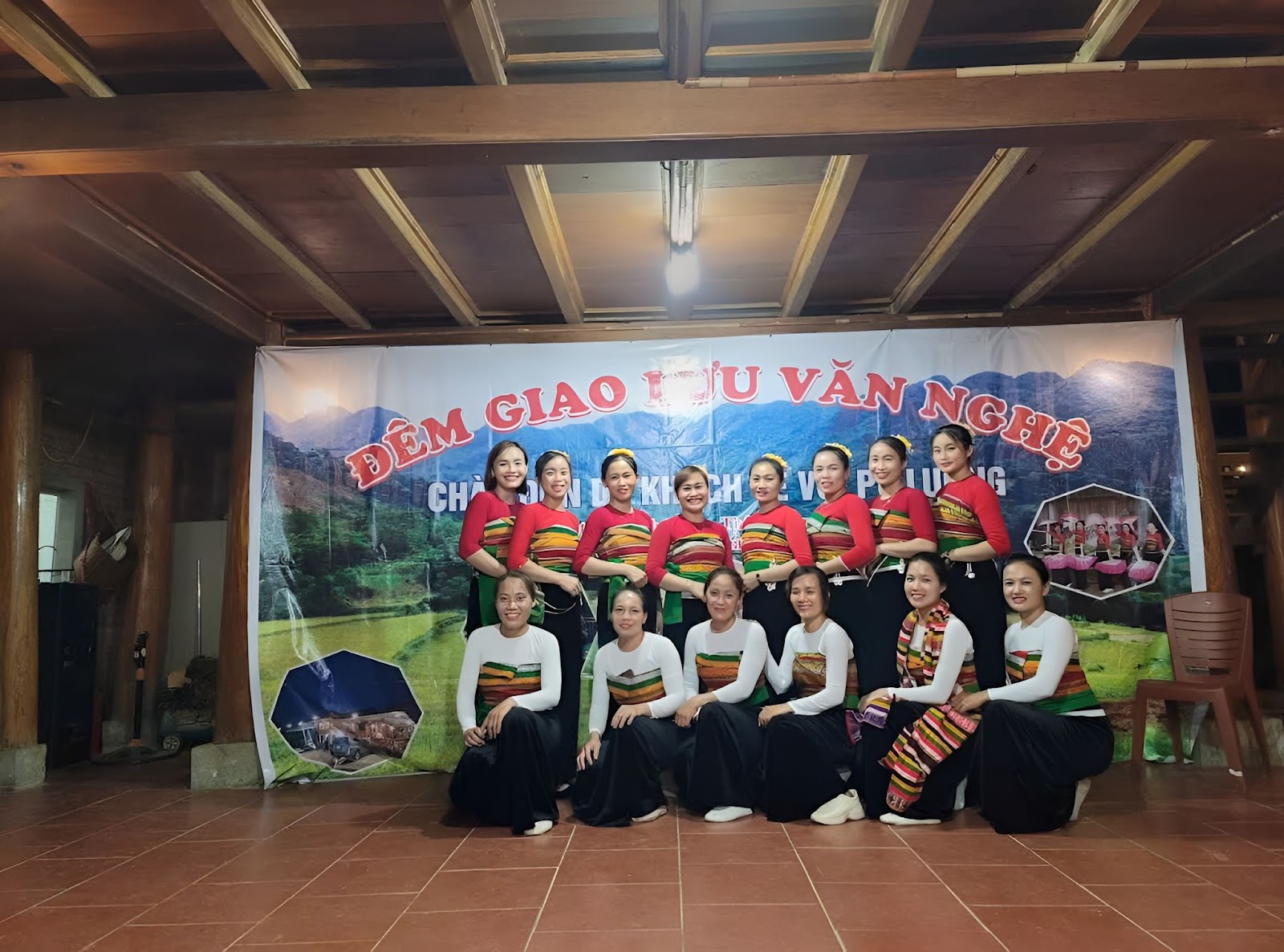 Giao lưu văn nghệ tại Pù Luông, trải nghiệm văn hóa bản địa đặc sắc trong không gian núi rừng. Giao lưu văn nghệ tại Pù Luông, trải nghiệm văn hóa bản địa đặc sắc trong không gian núi rừng.