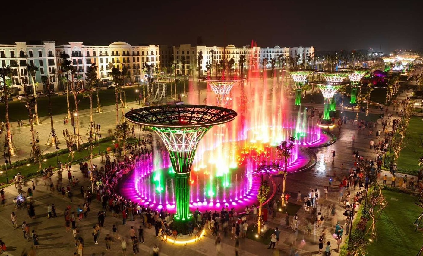 Quảng trường biển Sầm Sơn rực rỡ nhạc nước, điểm check-in sôi động về đêm Thanh Hóa.