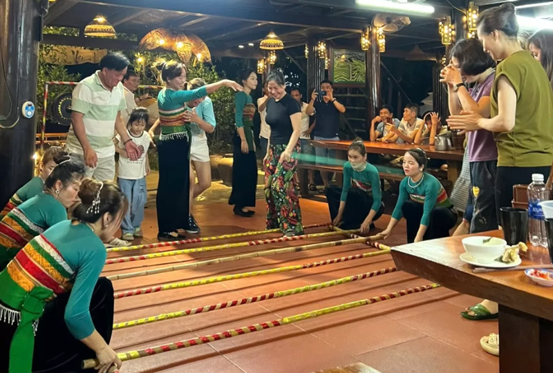 Trải nghiệm du lịch xanh: sống cùng bản làng ngày Tết.