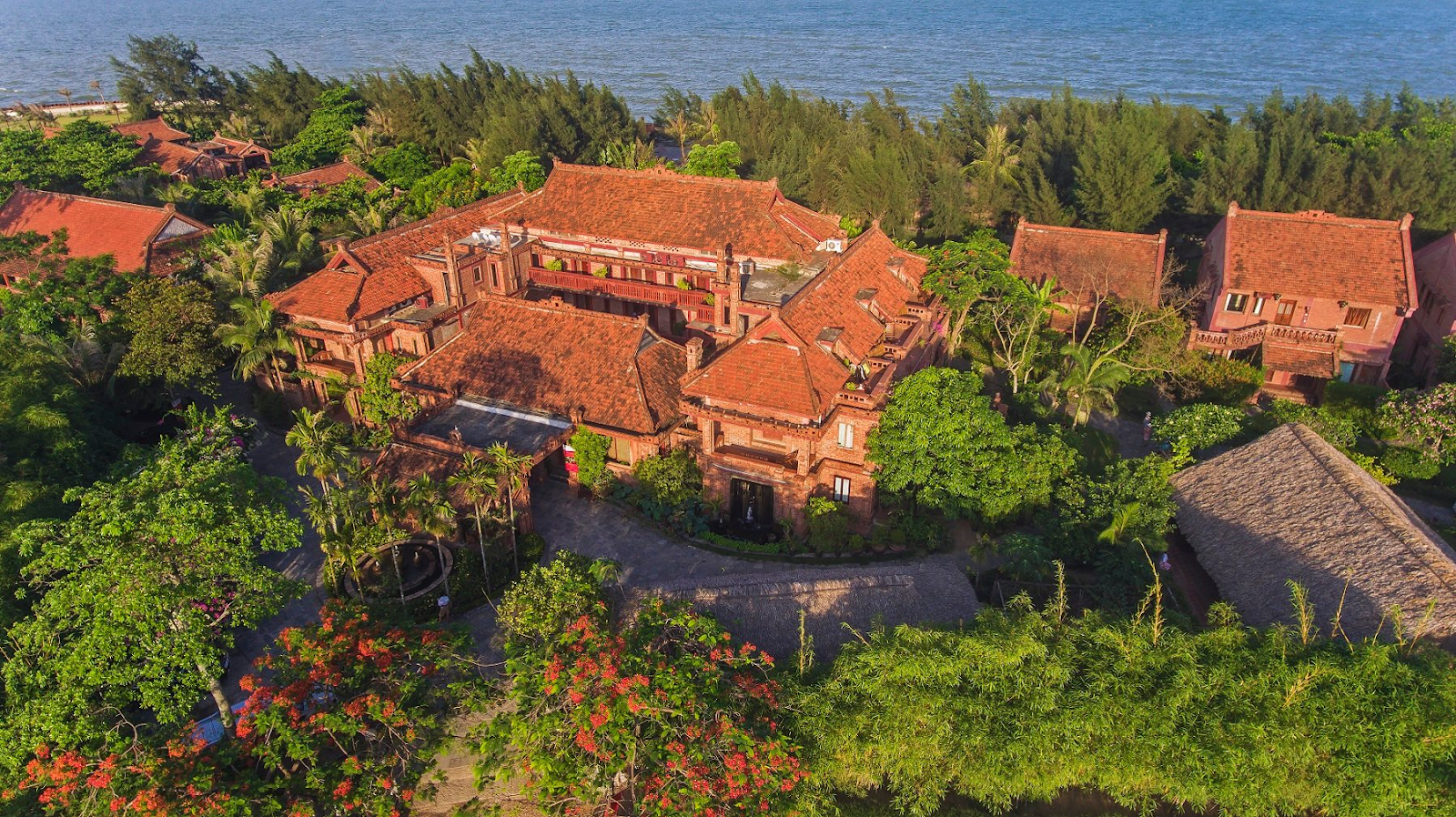 Khu nghỉ dưỡng cao cấp ven biển Vạn Chài Resort.