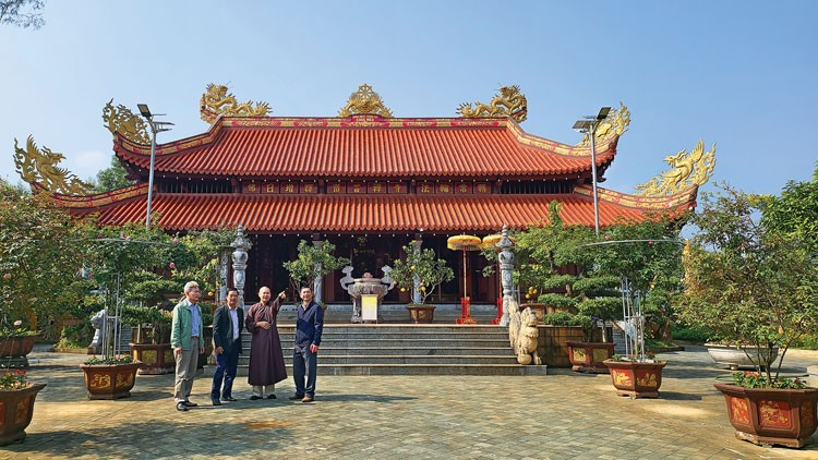 Lễ hội Chùa Mèo là dịp để người dân và du khách lễ Phật, cầu bình an, sức khỏe.