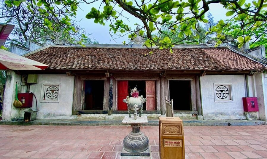 Di tích chùa Cô Tiên Sầm Sơn mang kiến trúc đặc trưng truyền thống. 