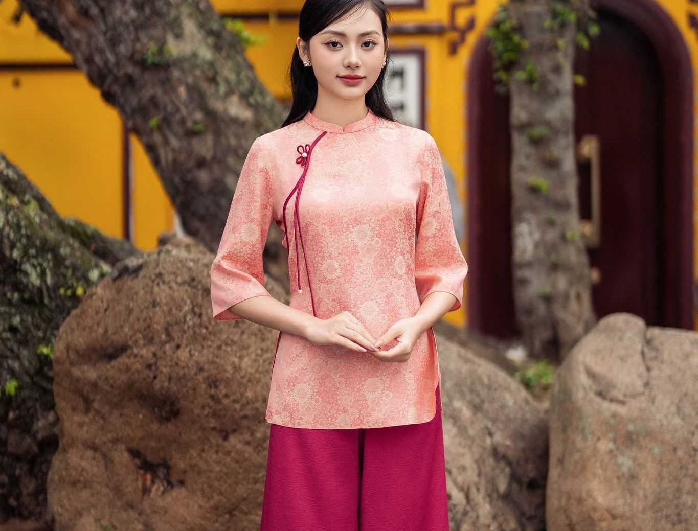 Trang phục lịch sự, gọn gàng khi đi lễ đầu năm tại các đền chùa Sầm Sơn.