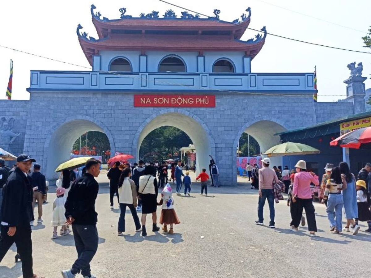 Đền Phủ Na, còn được biết đến với tên gọi Na Sơn Động Phủ, tọa lạc tại xã Xuân Du, tỉnh Thanh Hóa. (Nguồn: Sưu tầm)