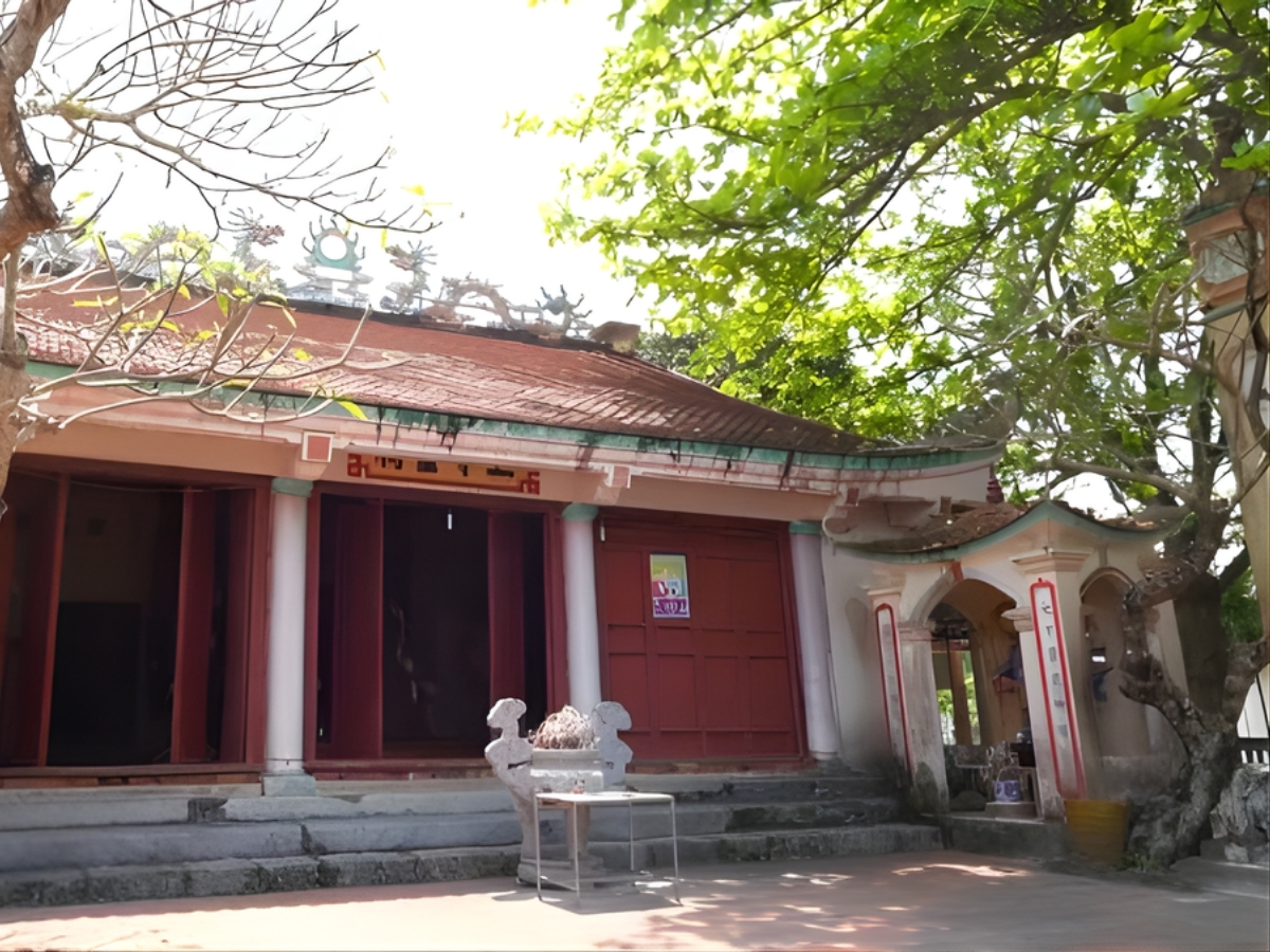 Đền đã được chỉnh trang lại nhưng vẫn giữ nguyên sự thâm nghiêm và cổ kính. (Nguồn: Sưu tầm)