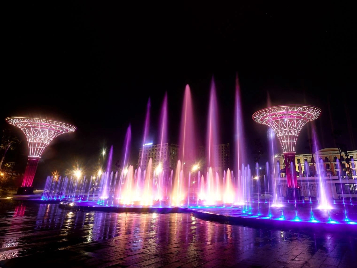 Chiêm ngưỡng màn biểu diễn nhạc nước hoành tráng, rực rỡ sắc màu tại quảng trường biển Sầm Sơn. (Nguồn: Sưu tầm)