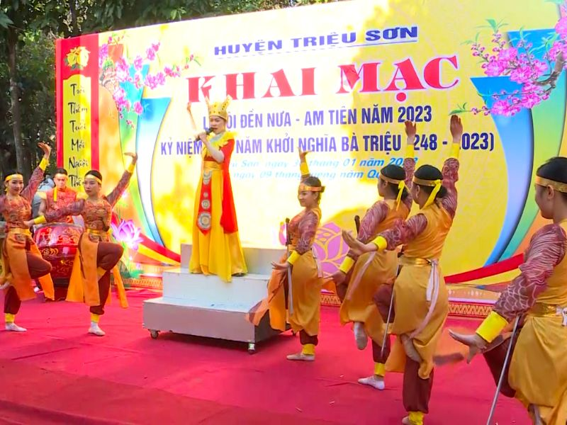 Lễ hội Đền Nưa gắn liền với truyền thống văn hóa xã Tân Ninh