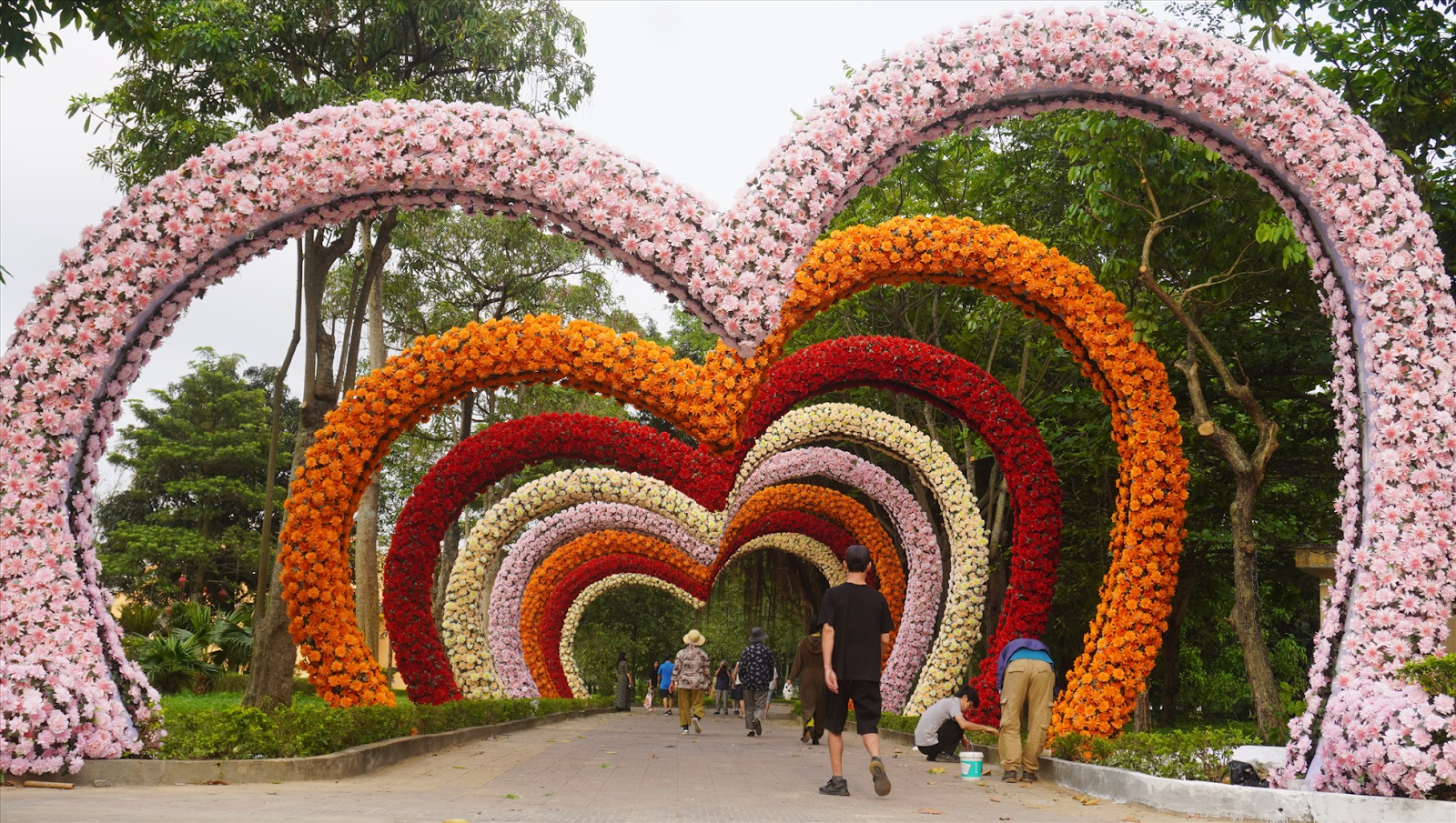 Check-in con đường tình yêu tại công viên Hội An