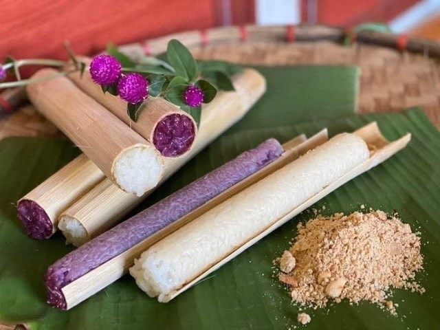 Cơm lam thơm dẻo – hương vị mộc mạc núi rừng. 