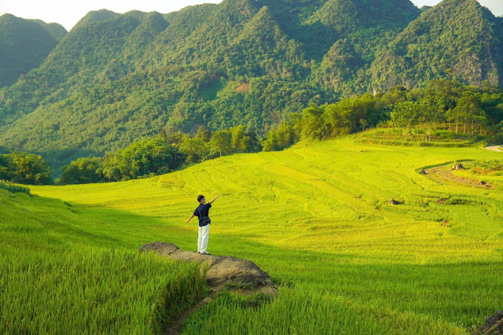 Thanh Hóa thu hút du khách bởi sự kết hợp giữa biển, núi và các di sản văn hóa đặc sắc. (Nguồn: Sưu tầm)