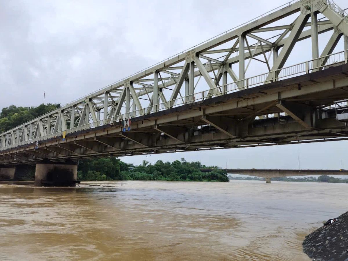 Cầu Hàm Rồng vắt qua dòng sông Mã anh hùng ghi dấu nhiều chiến công của người dân Thanh Hóa. (Nguồn: Sưu tầm)