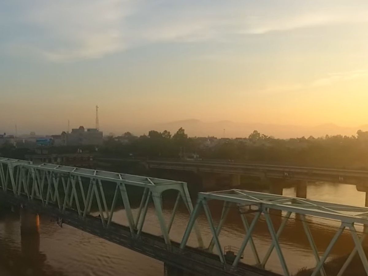 Cầu Đồ Lèn được xây dựng từ thế kỷ XX kết nối tuyến đường Bắc Nam. (Nguồn: Sưu tầm)