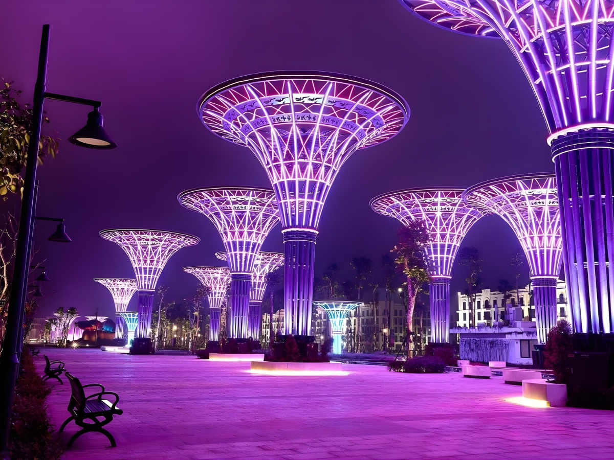 Kết hợp tham quan, chụp ảnh và hòa mình vào không khí nhộn nhịp tại quảng trường biển Sầm Sơn. (Nguồn: Sưu tầm)