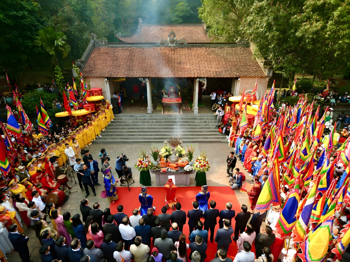 Không khí lễ hội trang nghiêm tại đền Bà Triệu. (Nguồn: Báo Thanh tra)