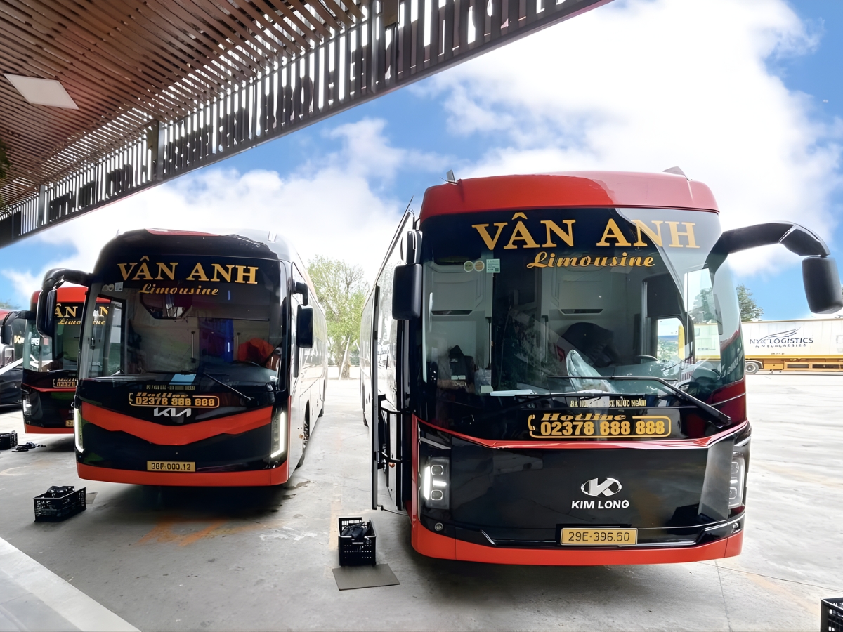 Xe khách là phương tiện được nhiều du khách lựa chọn bởi tính tiện lợi và tiết kiệm chi phí. (Nguồn: Sưu tầm)