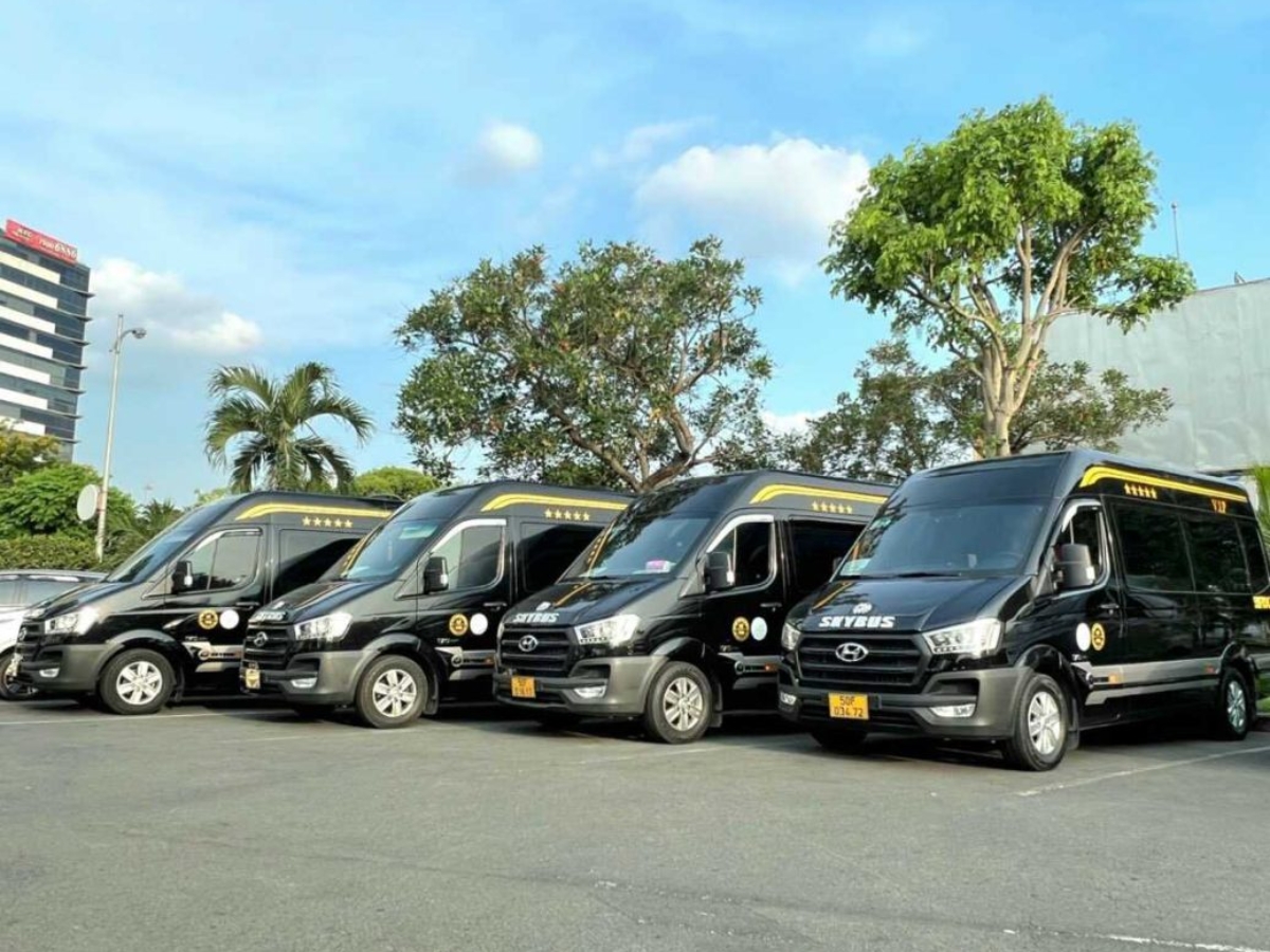 Xe limousine được nhiều du khách lựa chọn bởi sự tiện nghi và thoải mái. (Nguồn: Sưu tầm)