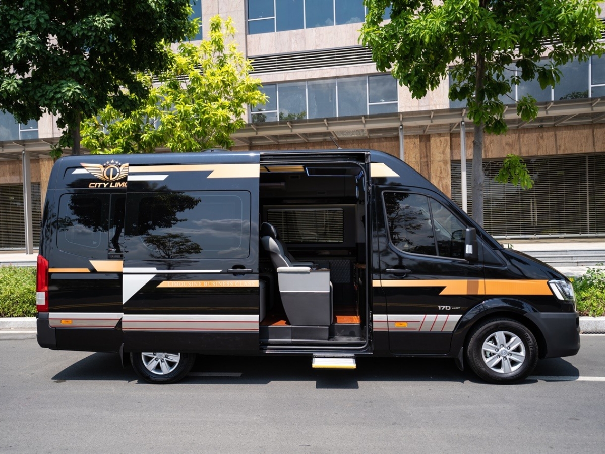 Bình Hoài Limousine hỗ trợ đón, trả hành khách tận nơi trong khu vực nội thành Hà Nội. (Nguồn: Sưu tầm)