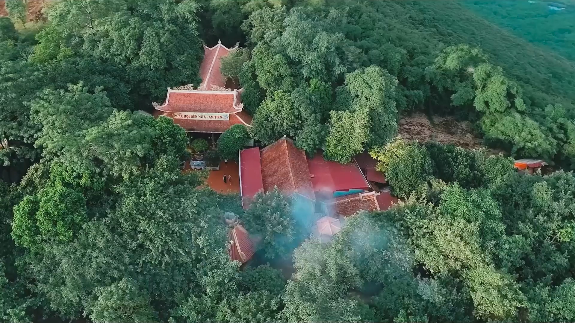 Núi Nưa có nhiều am thờ cổ, di tích lịch sử và cảnh quan thiên nhiên thanh bình
